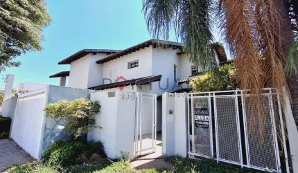 Casa para locação de alto padrão no Jardim Maria Izabel em Marília-SP: 4 quartos, 2 suítes, 2 salas, 4 vagas de garagem!