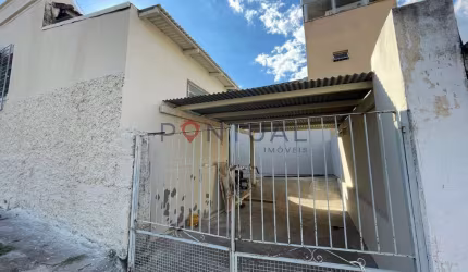 Casa para locação no bairro Palmital em Marília-SP: 3 quartos, 1 sala, 1 banheiro, 2 vagas de garagem!