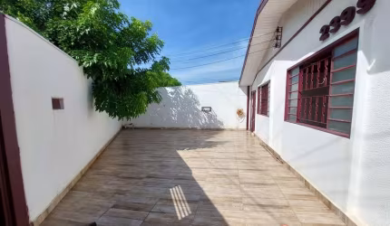 Luxuosa casa de 3 quartos, 2 suítes, 1 sala e 4 vagas no Jardim Estoril, Marília-SP: seu novo lar espera por você!