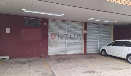 Barracão comercial para locação com 400m², 1 sala, 2 banheiros e 4 vagas de garagem em Marília-SP.