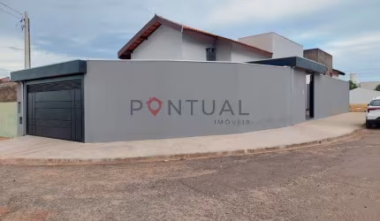 Imperdível! Casa à venda em Marília-SP, Jardim Ismael: 3 quartos, 1 suíte, 1 sala, 2 banheiros, 2 vagas, 160m².