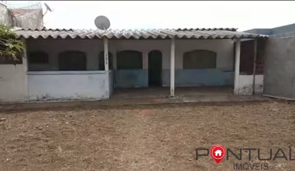 Casa para locação em Marília-SP, bairro Jardim Monte Castelo: 1 quarto, 1 sala, 1 banheiro e 8 vagas de garagem.