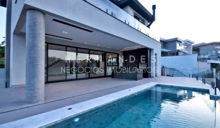 Casa em Condomínio Fechado recém construída disponível para venda em Alphaville