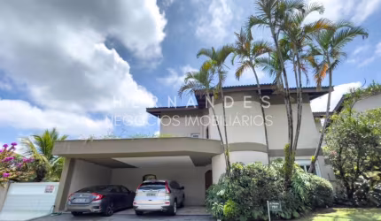 Casa de alto padrão à venda, 4 suítes, 6 vagas, 850m2 de terreno em Alphaville