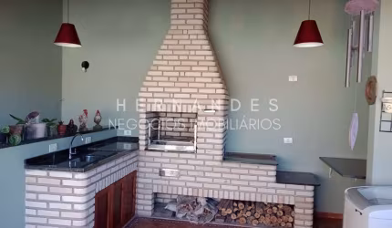 Casa à venda com 3 dormitórios, 2 vagas, área gourmet, em Barueri