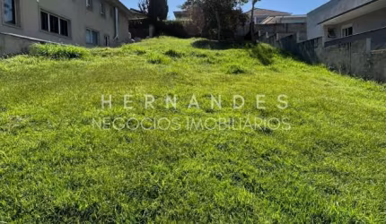 Condomínio Melville em Alphaville! Terreno com área total de 722,50 m² em aclive