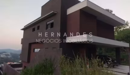 Casa à em condomínio com 3 suítes aceita permuta - Santana de Parnaíba