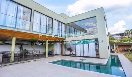 Casa a venda mobiliada com suíte térrea, fino acabemento disponível em Alphaville!!
