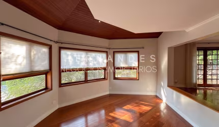 Casa à venda com 4 suítes, 4 vagas e um quintal dos sonhos. Aldeia da Serra
