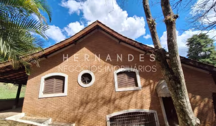 Casa em Condomínio à Venda em Santana de Parnaíba - 4 Quartos, 1 Suíte, 3 Salas, 3 Banheiros, 2 Vagas de Garagem e 750m² de Área.
