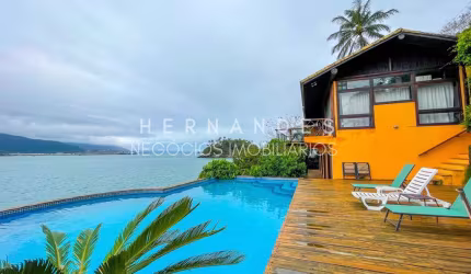 Casa de Luxo à Venda em Ilhabela-SP, Bairro Pereque: 5 quartos, 5 suítes, 2 salas, 8 banheiros, 6 vagas de garagem, 350 m² de área - Vista para o Mar!