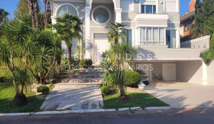 Impressionante casa de luxo em Alphaville, Barueri-SP: 4 quartos, 4 suítes, 3 salas, 6 banheiros, 9 vagas, 760m² de pura sofisticação!