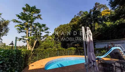 Imóvel de Luxo na Residencial Morada dos Lagos em Barueri-SP: 5 Quartos, 1 Suíte, 3 Salas, 2 Vagas de Garagem, 390m² de Área. Venha Conferir!