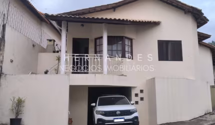 Casa à venda no Condomínio 4 estações