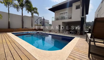 Casa de alto padrão à venda em condomínio exclusivo de Santana de Parnaíba - Suru: 3 quartos, 1 suíte, 3 salas, 5 banheiros, 4 vagas garagem, 273m².