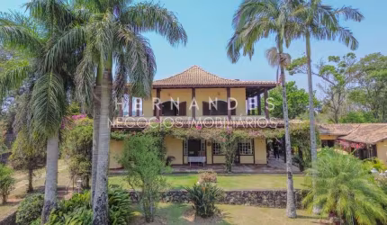 Chácara de alto padrão à venda em Santana de Parnaíba-SP: Com 4.000m terreno, 4 quartos, 2 suítes, 4 salas, 6 banheiros, 15 vagas de garagem