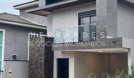 Casa de luxo em condomínio, 3 suítes, 3 salas, 4 banheiros, 2 vagas, 224m² em Santana de Parnaíba-SP, bairro Suru.