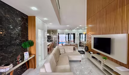 Casa em Condomínio de Luxo com 3 Suítes em Santana de Parnaíba-SP, Bairro Suru: 3 Quartos, 3 Salas, 4 Banheiros, 2 Vagas, 198m².