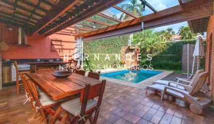 Casa Terra de alto padrão em condomínio Alphaville, Santana de Parnaíba-SP: 4 quartos, 2 suítes, 3 salas, 4 banheiros, 4 vagas, 394m².