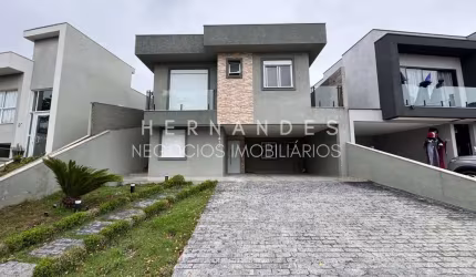 Casa em Condomínio de Luxo em Santana de Parnaíba-SP, Bairro Suru: 3 Quartos, 2 Suítes, 3 Salas, 5 Banheiros, 2 Vagas, 260m². Venha Conferir!