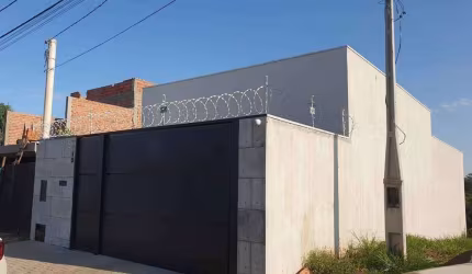 Belíssima Casa a Venda no Jardim Estoril III