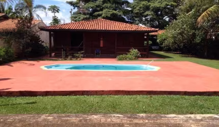 Venda: Belissima casa com extensa área verde