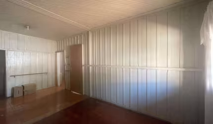 Oportunidade Imperdível! Casa com Terreno em Bairro Tradicional – Apenas R$ 180.000 à Vista!