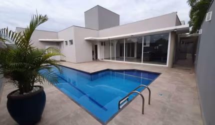 Belíssima Casa a Venda no Condomínio Residencial Villa Lobos