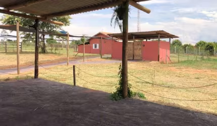 Chácara com piscina, vocação comercial e/ou residencial