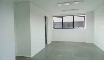 COMERCIAL AO LADO DO METRÔ SÃO JUDAS