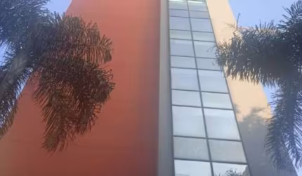 SALA COMERCIAL COM 32 METROS QUADRADOS UMA GARAGEM PRÓXIMO METRO FRADIQUE COUTINHO