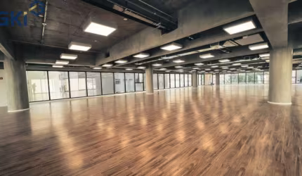 Aluga-se escritórios em Edifício Corporativo totalmente renovado (a partir de 390m² até monousuário