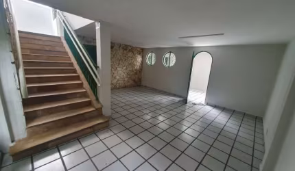 Casa Comercial, recém-reformada, à 600mts do Metrô Adolfo Pinheiro