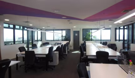 Cobertura Comercial Itaim-Bibi Skyline Incomparável: 366m², 3 Varandas, 8 vagas.
