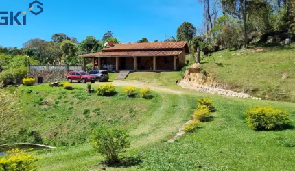 Encantadora Chácara à Venda com Lago Privativo
