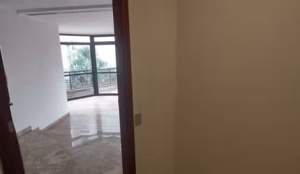 Tríplex 637m² no Morumbi - 4 suítes , 2 dormitórios e 4 vagas.