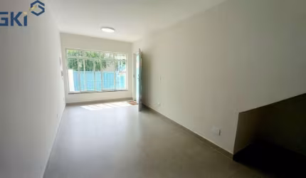 Casa com 70m2, 2 dorm. não tem vaga de garagem, recém reformada!