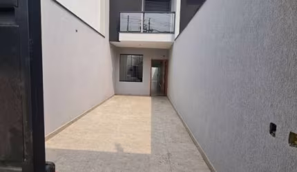 Sobrado Novo 3 dormitórios, 2 vagas de garagem em Pq São Lucas - SP
