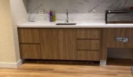 Venda de apartamento com  03dorms(sendo um suíte) e 01 vaga de garagem , totalmente reformado !