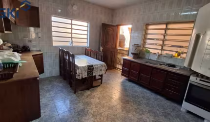 Casa assobradada à venda , ampla e bem Localizada na Vila Guiomar !