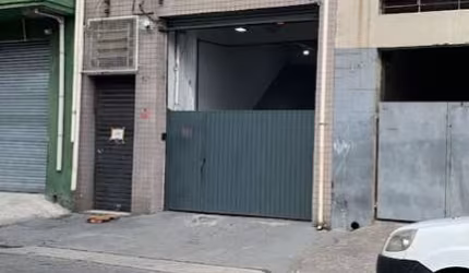 CONJUNTO COMERCIAL NA LUZ