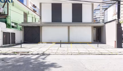 Excelente imóvel comercial, com 300m2 AU, 8 salas, 7 wcs, 5 vagas