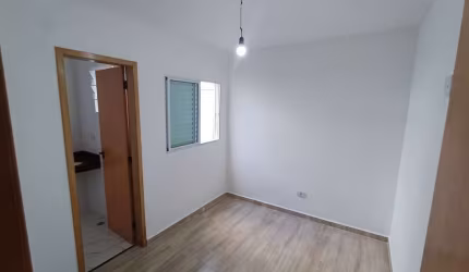 Sobrado Novo 2 suítes, 1 vagas de garagem, 1 lavabo, área de serviços.