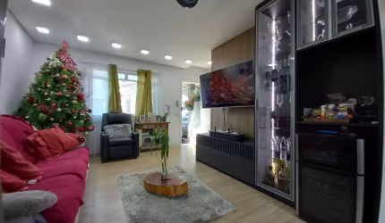 Casa de condomínio, com 3 dorm (1 suíte) e 2 vagas!
