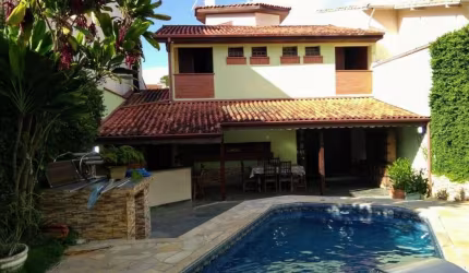 Casa com 5  dorms na Vila Oliveira R$1.200.000,00