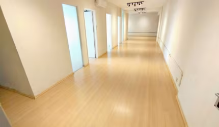 SALA COMERCIAL COM 100 MEYTROS QUADRADOS PROXIMO O METRO FRADIQUE COUTINHO