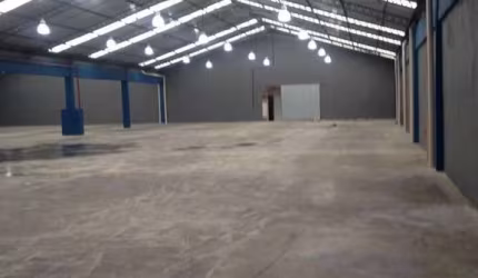 Galpão - Com área total de 1.740 m² e construída de 1.543 m² pode-se considerar esse imóvel apto às
