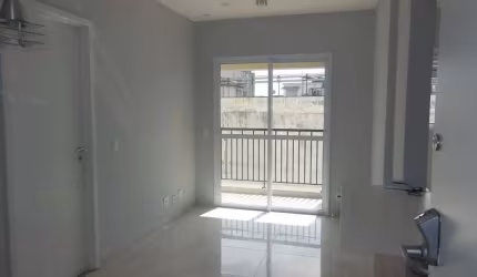 Centro, apartamento em andar alto, proximo Metrô!