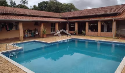 Chácara em Indaiatuba com 2 suítes e piscina