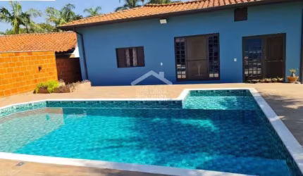 Chácara com piscina aquecida e edícula em Indaiatuba